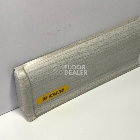 Плинтус Ideal Comfort 55mm Ясень серый 253 фото 3 | FLOORDEALER